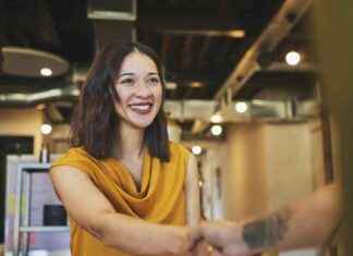 Success at Work: 5 Smart Phrases to Stand Out Without Being Loud news-14082024-201310