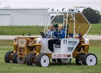NASA’s Lunar Vehicle Prototype: A Fusion of Tractor and Golf Cart news-07102024-163851