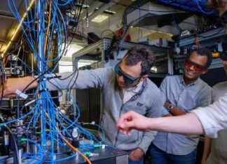 Leveraging Multi-Qubit Entangled States for Enhanced Atomic Clock and Sensor Performance news-23102024-060230