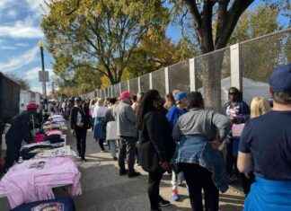 Early Arrivals at Kamala Harris’s DC Rally: Meet the People Behind the Line news-31102024-025346
